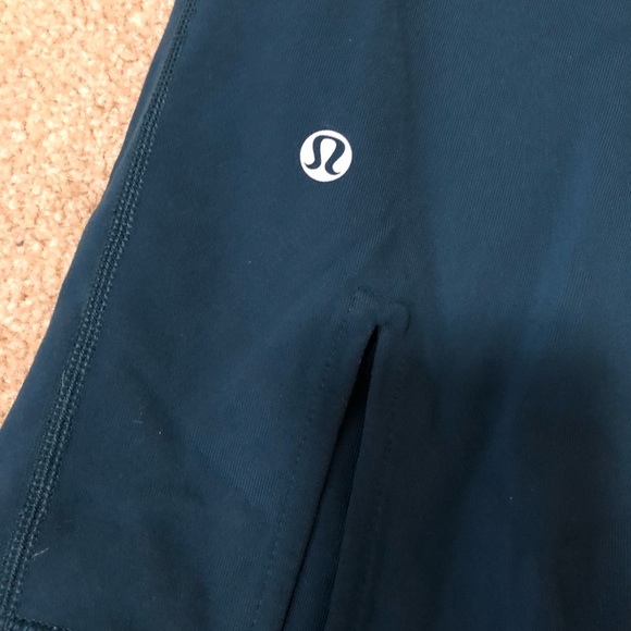 Lululemon turquoise sz 4 cropped leggings - Picture 3 of 4
